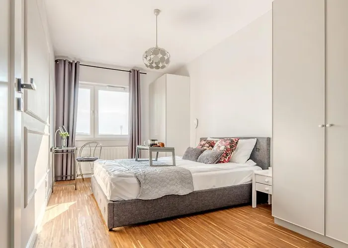 Manufaktura Business Suites: Urban Retreat With Parking And Nature Views Apartment *