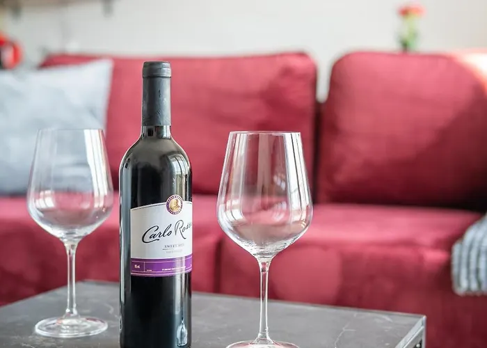 Manufaktura Business Suites: Urban Retreat With Parking And Nature Views Apartment Lodz