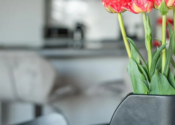 Manufaktura Business Suites: Urban Retreat With Parking And Nature Views Apartment Lodz