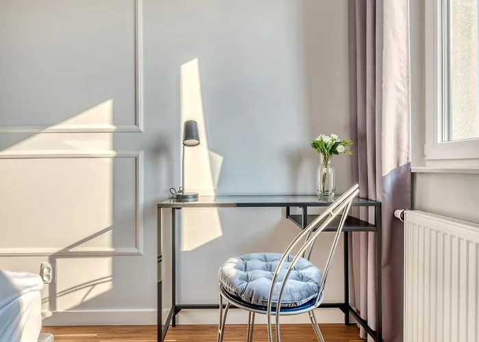 Apartment Manufaktura Business Suites: Urban Retreat With Parking And Nature Views Lodz