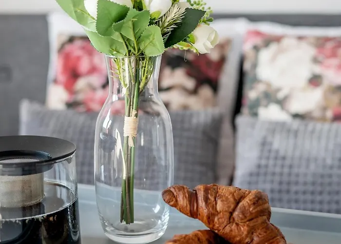 Manufaktura Business Suites: Urban Retreat With Parking And Nature Views Apartment *