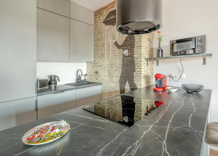 Apartment Manufaktura Business Suites: Urban Retreat With Parking And Nature Views