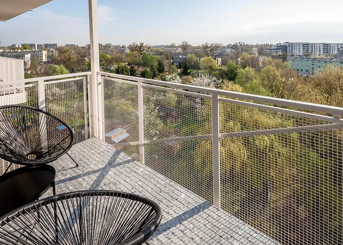 Manufaktura Business Suites: Urban Retreat With Parking And Nature Views Apartment Lodz